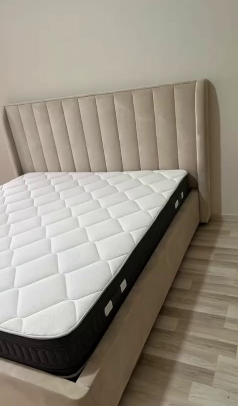 Кровать с подъемным механизмом